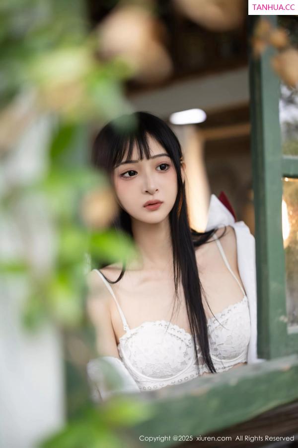   [XiuRen]高清写真图 2025.04.29 No.10215 茂木希子 性感红裙第30张图片